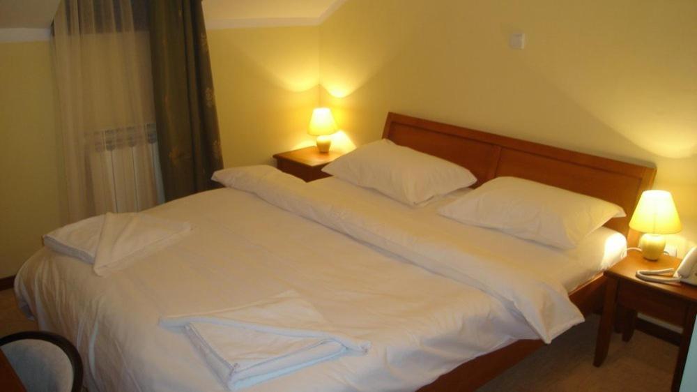 Hotel Vila Sunce Stara Pazova Esterno foto