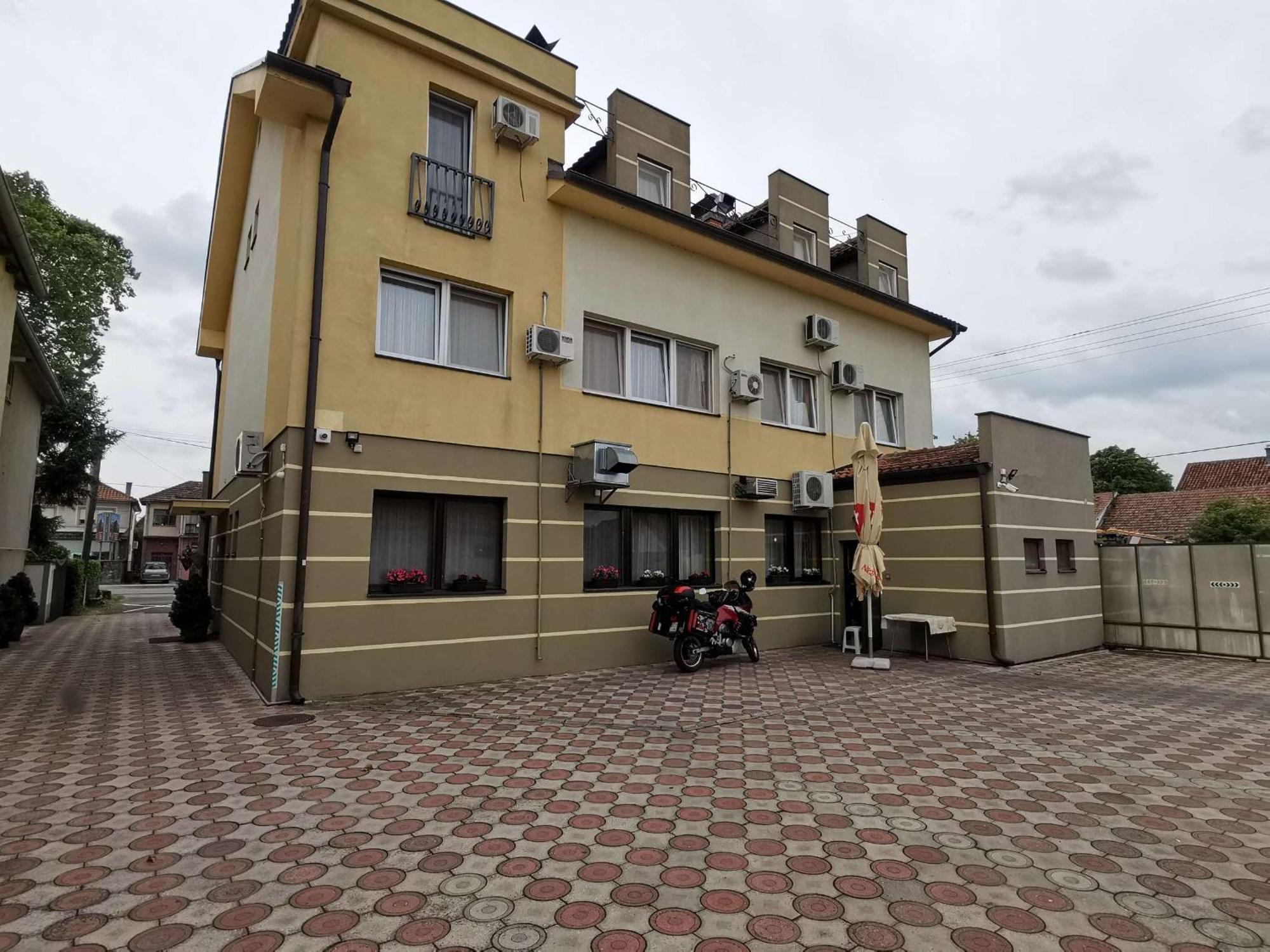 Hotel Vila Sunce Stara Pazova Esterno foto