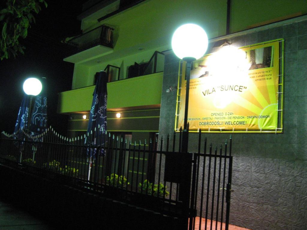 Hotel Vila Sunce Stara Pazova Esterno foto