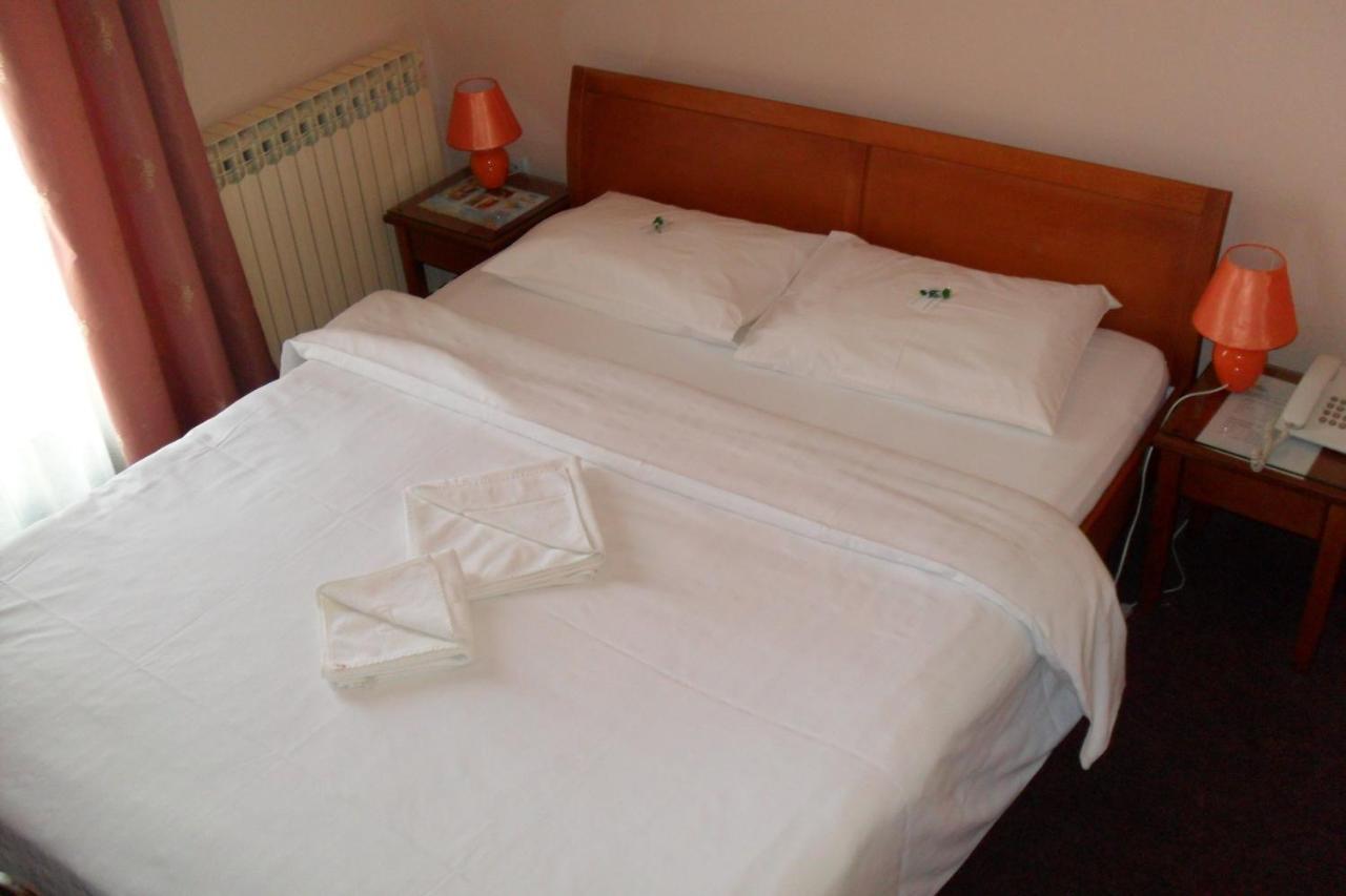 Hotel Vila Sunce Stara Pazova Camera foto